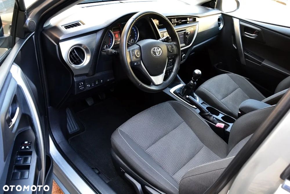 Toyota Auris 1.6 Premium Comfort - 6