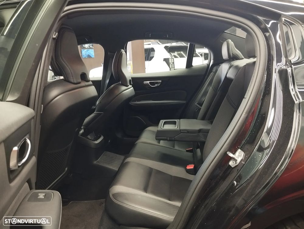 Volvo S60 2.0 T8 PHEV R-Design AWD - 13