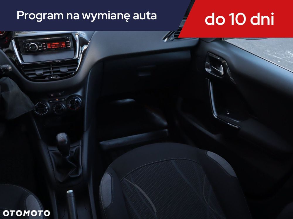 Peugeot 208 - 10