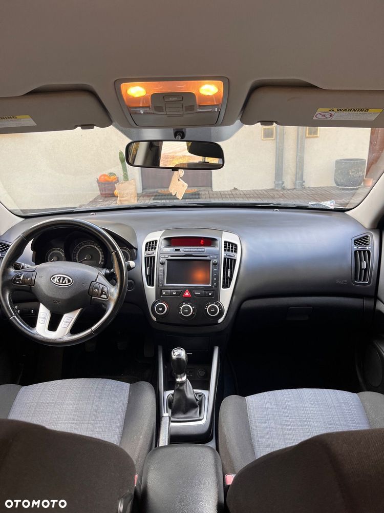 Kia Ceed 1.4 CVVT SW Dream-Team Edition - 8