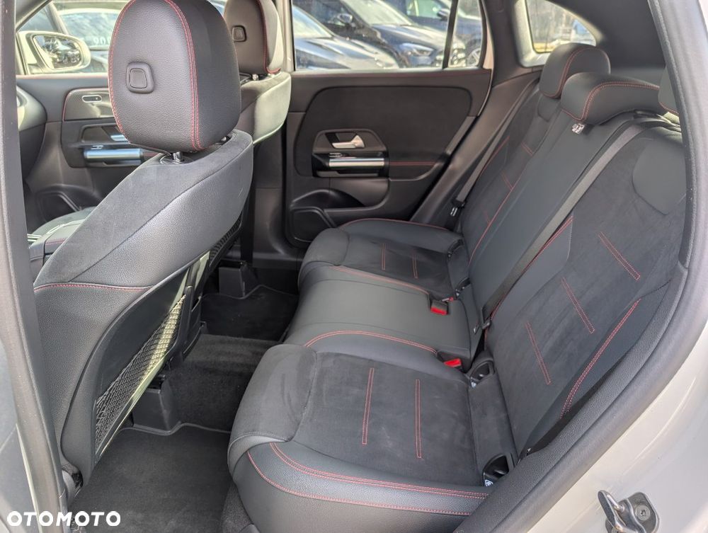Mercedes-Benz GLA 200 AMG Line - 9