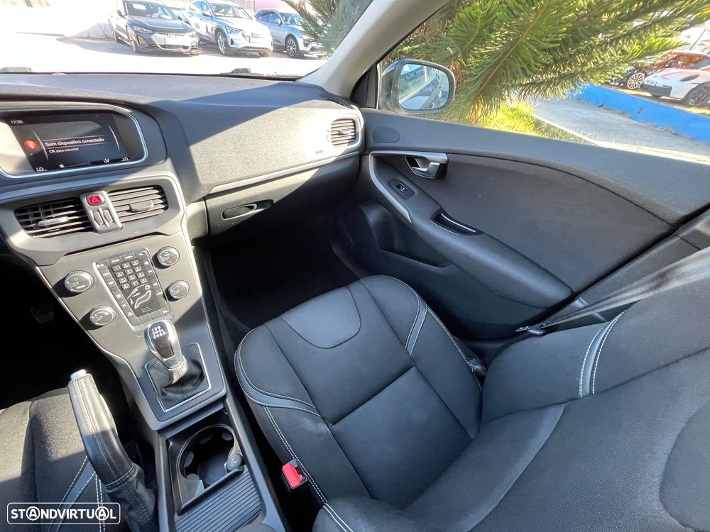 Volvo V40 2.0 D3 Momentum - 41