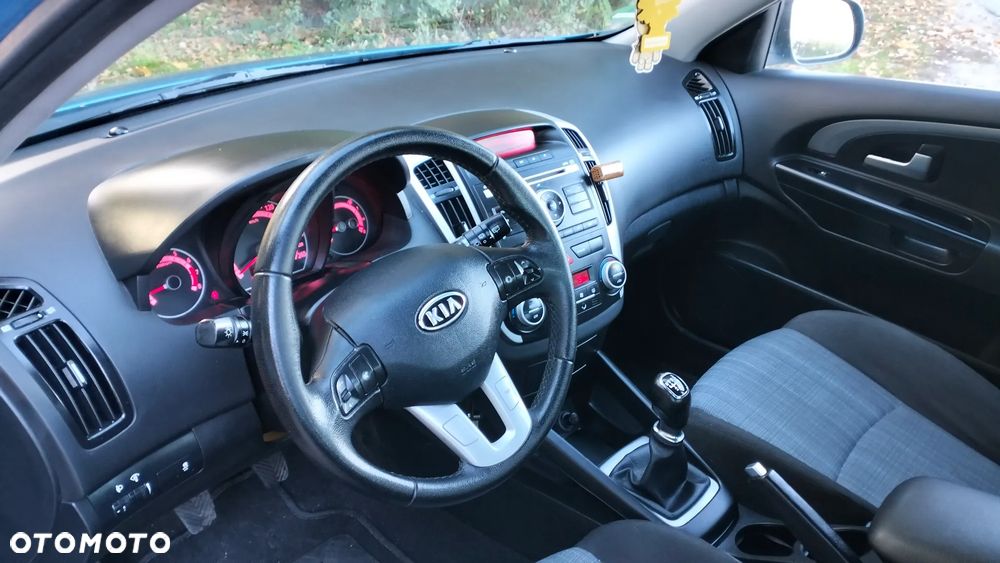 Kia Ceed - 37
