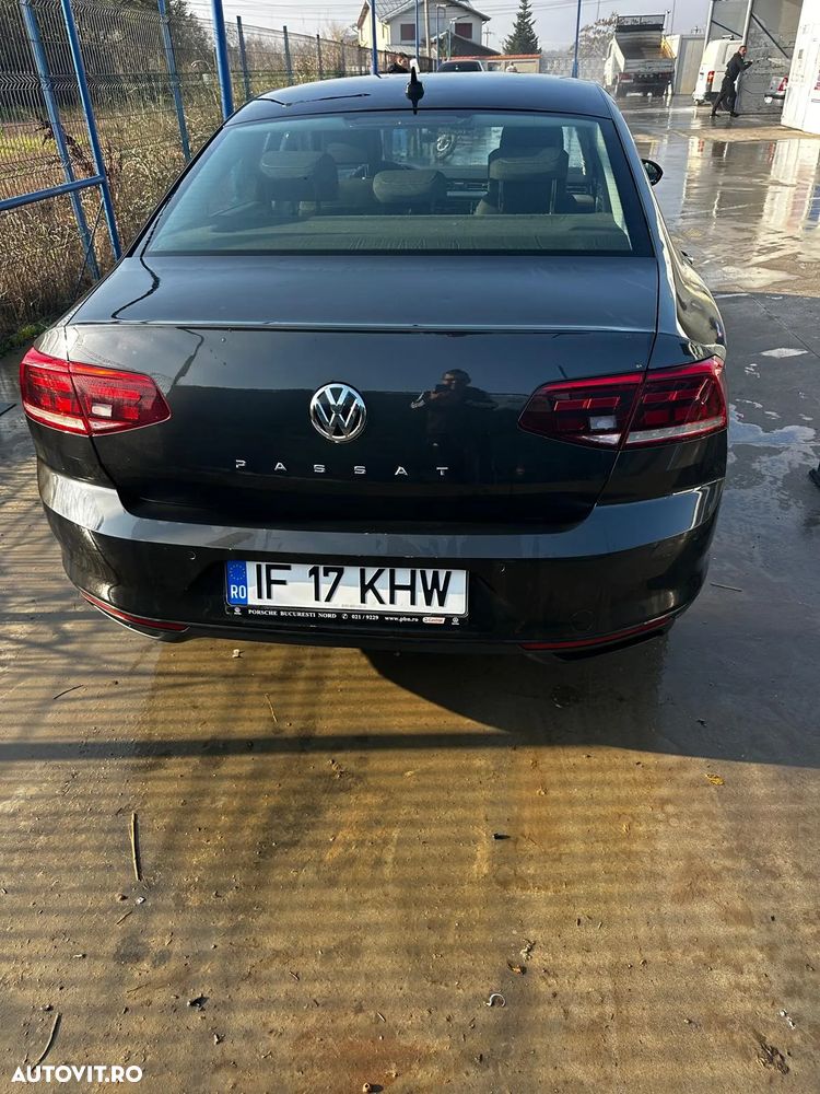 Volkswagen Passat 2.0 TDI DSG Trendline - 12