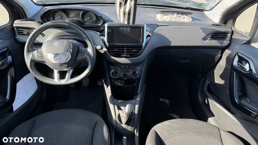 Peugeot 208 - 11