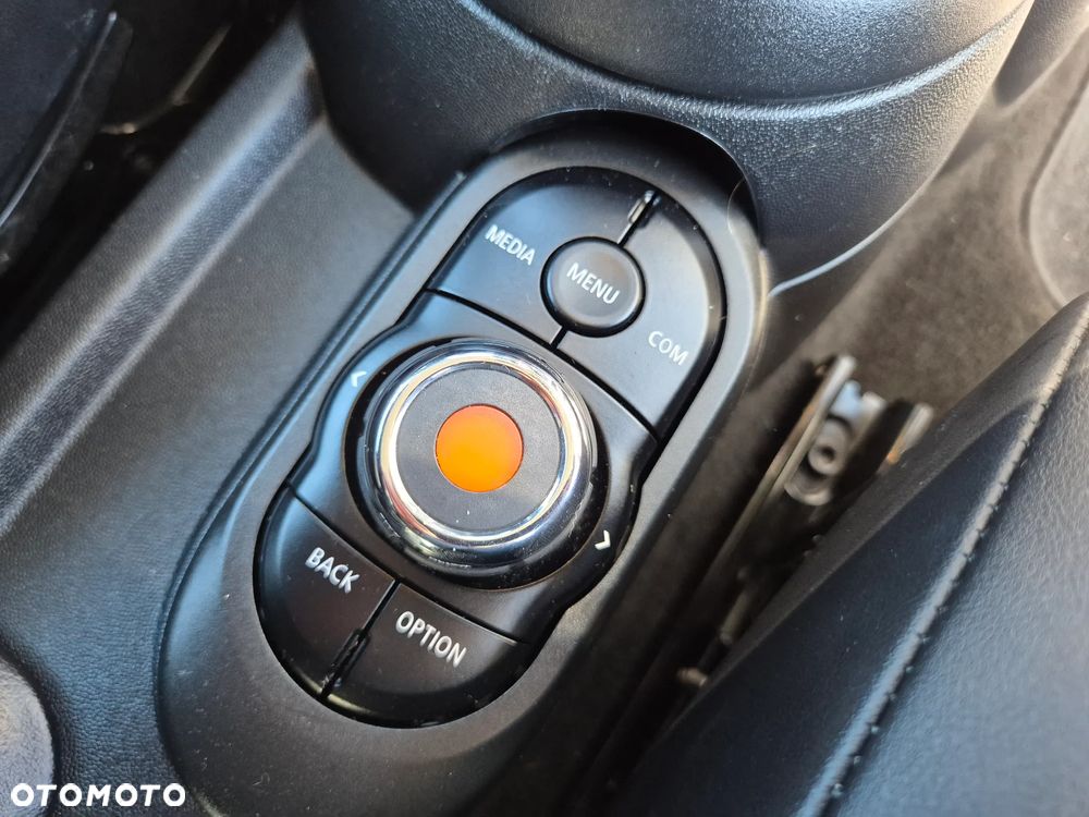 MINI ONE 60 Years - 28