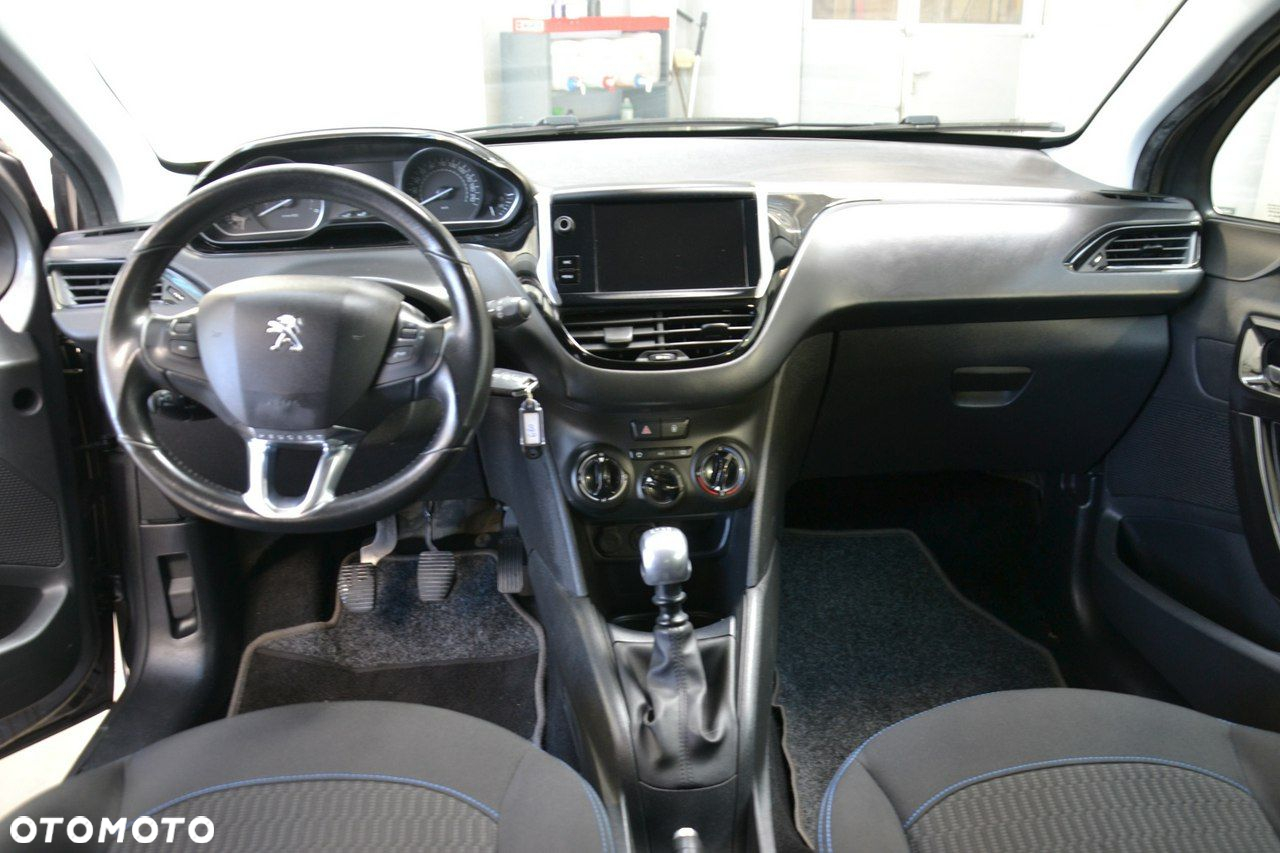 Peugeot 208 - 16