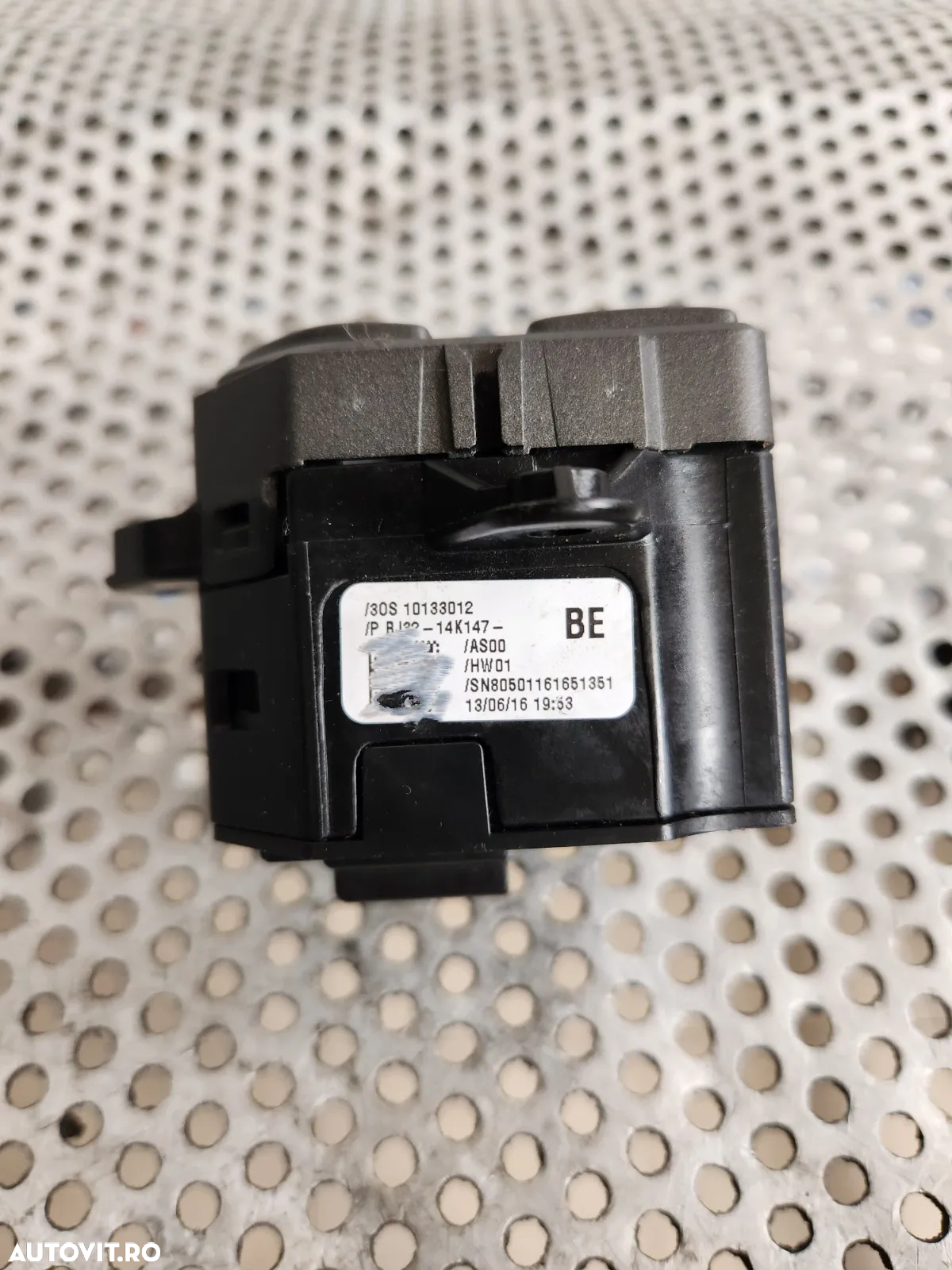 Butoane Buton ESP Asistenta Coborare Range Rover Evoque An 2012-2013-2014-2015-2016-2017-2018-2019-2020 - Dezmembrari Arad - Achizitionam Autoturisme/Piese Auto - 4