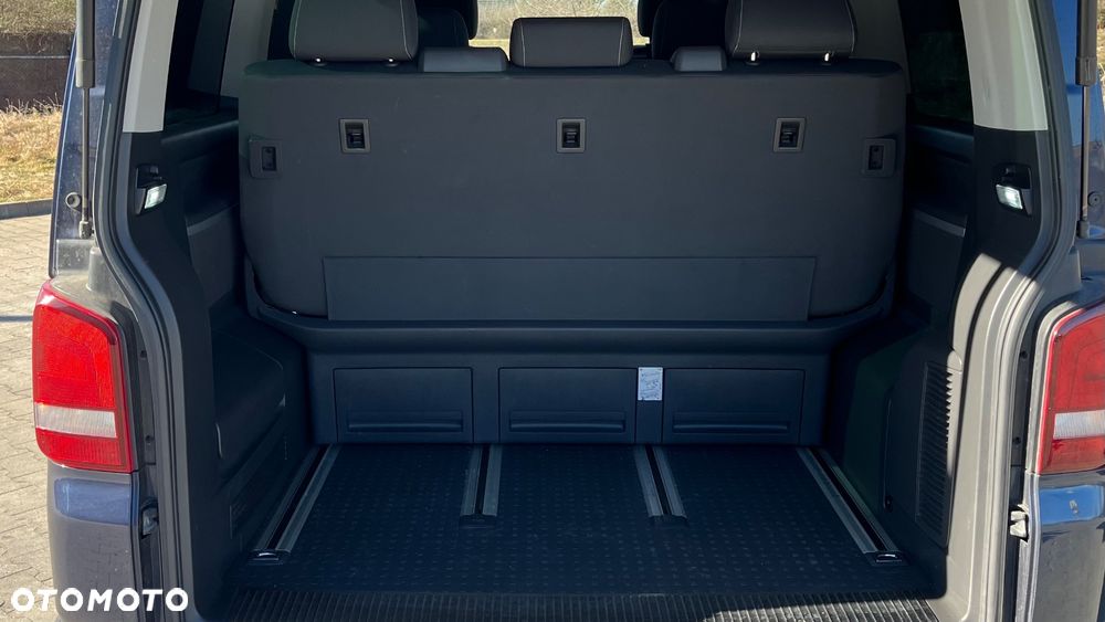 Volkswagen Multivan - 12