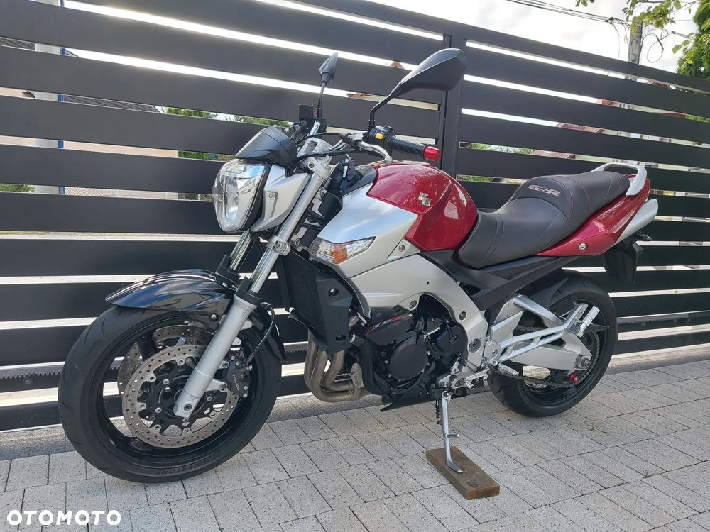 Suzuki GSR - 3