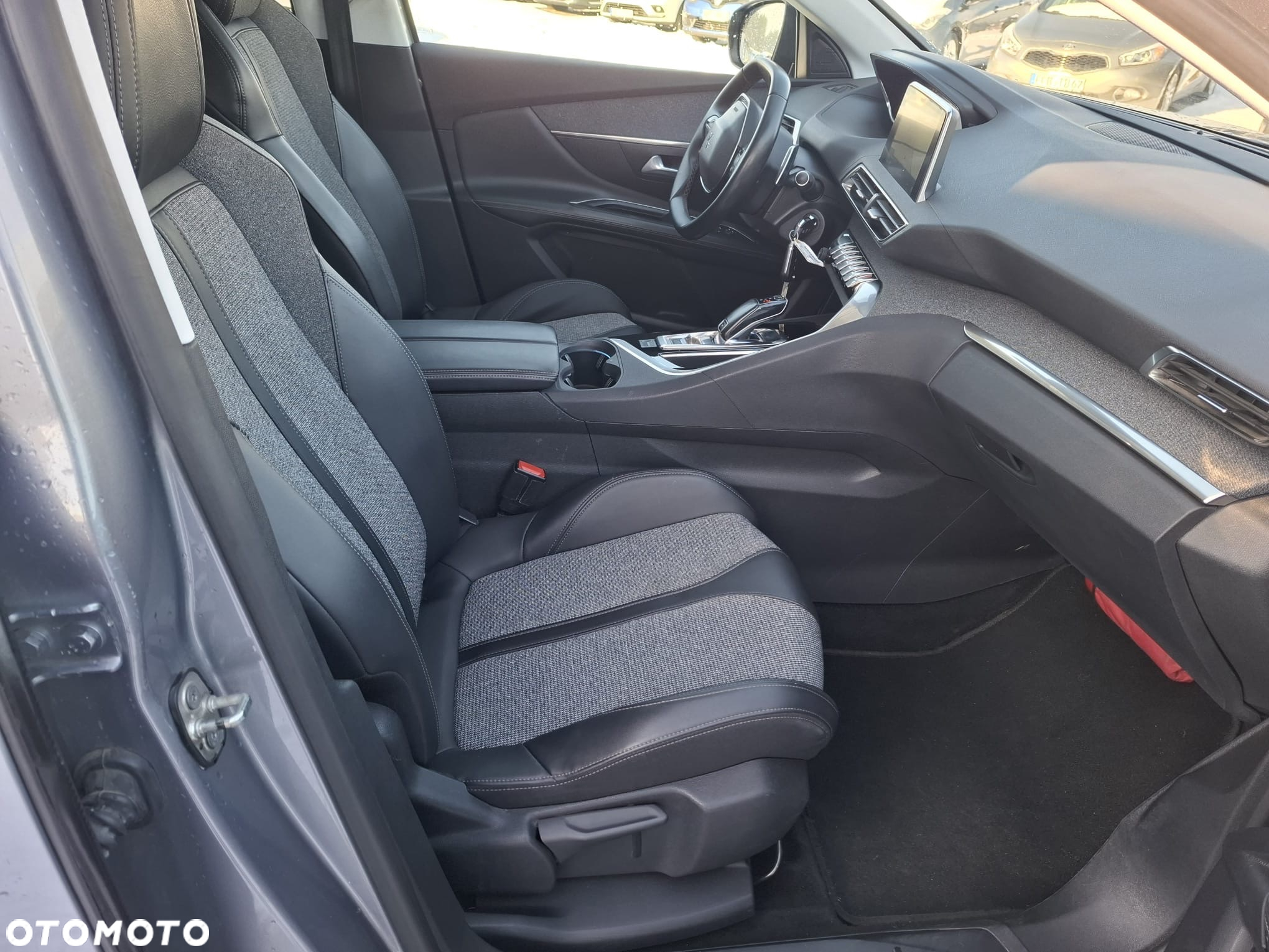 Peugeot 3008 1.5 BlueHDi Allure S&S EAT8 - 17