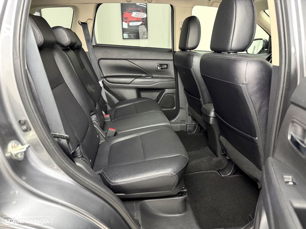 Mitsubishi Outlander 2.2 DI-D Intense+ - 23