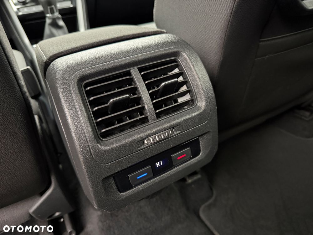 Volkswagen Touran - 35