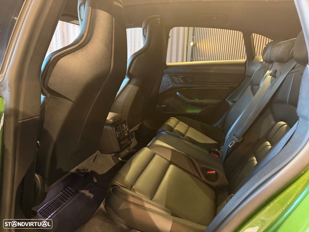 Porsche Taycan Cross Turismo 4S - 31