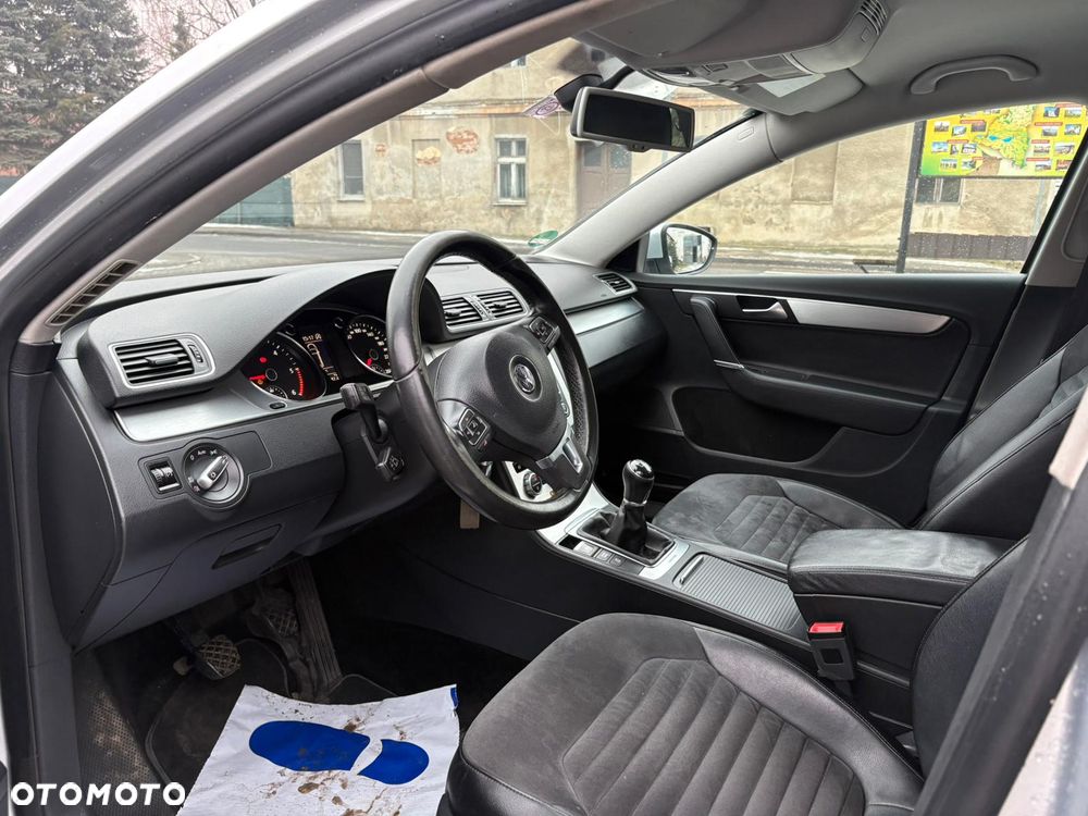 Volkswagen Passat 2.0 TDI 4Motion BlueMotion Technol Highline - 12