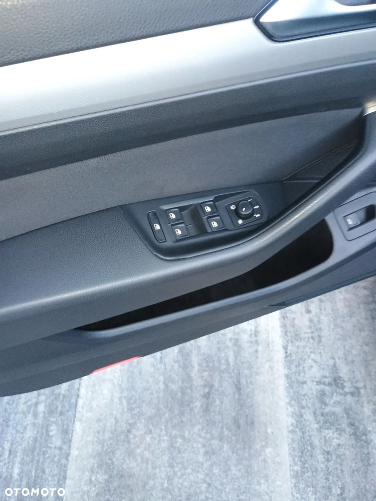 Volkswagen Passat 1.6 TDI SCR DSG Business - 12