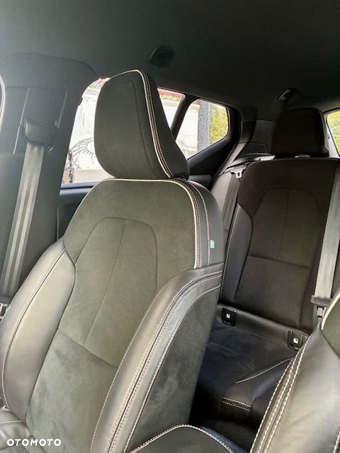 Volvo XC 40 B4 B AWD R-Design - 16