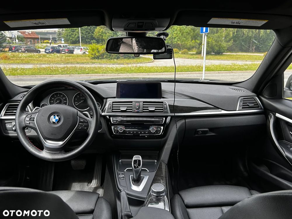 BMW Seria 3 330i xDrive Sport Line - 23