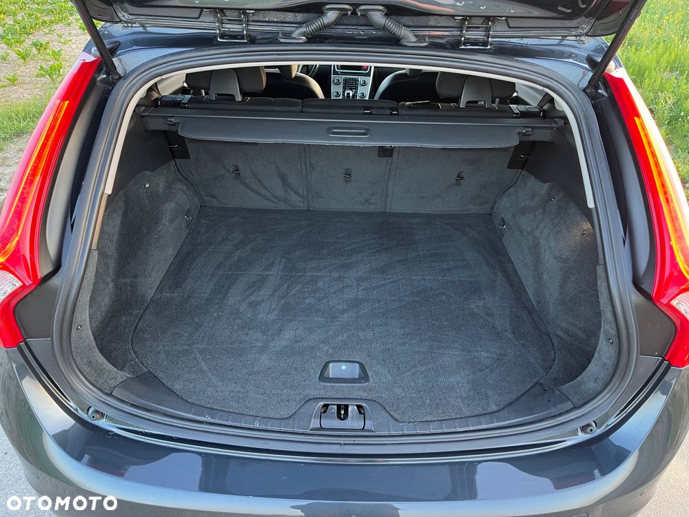 Volvo V60 D3 Momentum - 12