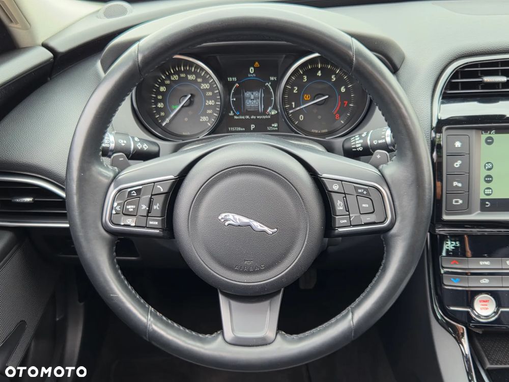 Jaguar XE 2.0 T Prestige - 17