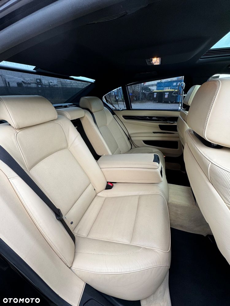 BMW Seria 7 740d xDrive - 10