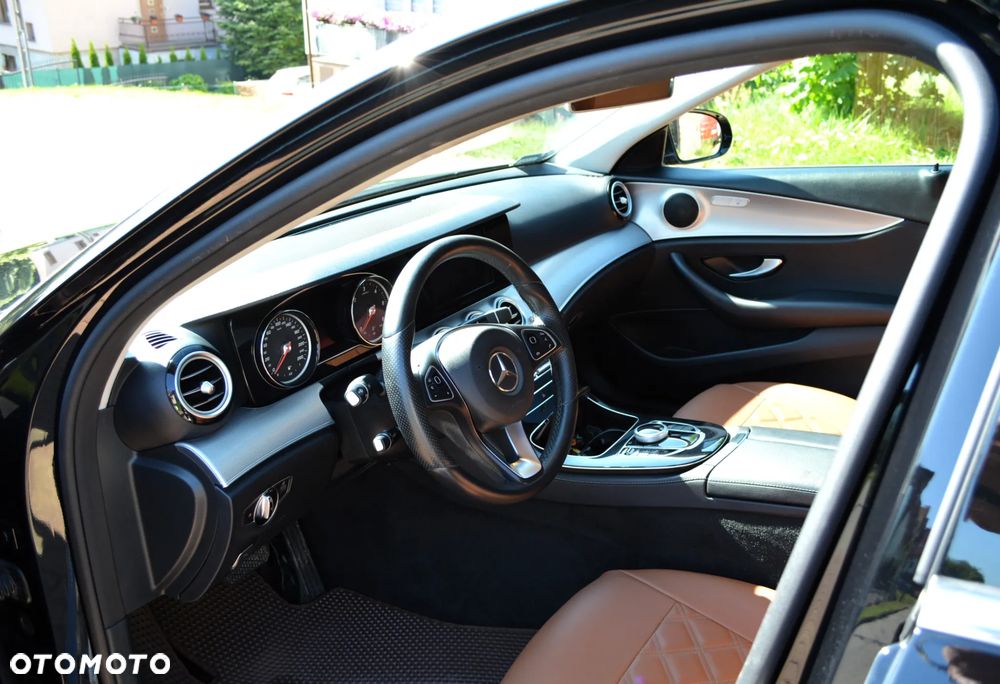 Mercedes-Benz Klasa E 220 d 4-Matic 9G-TRONIC - 6