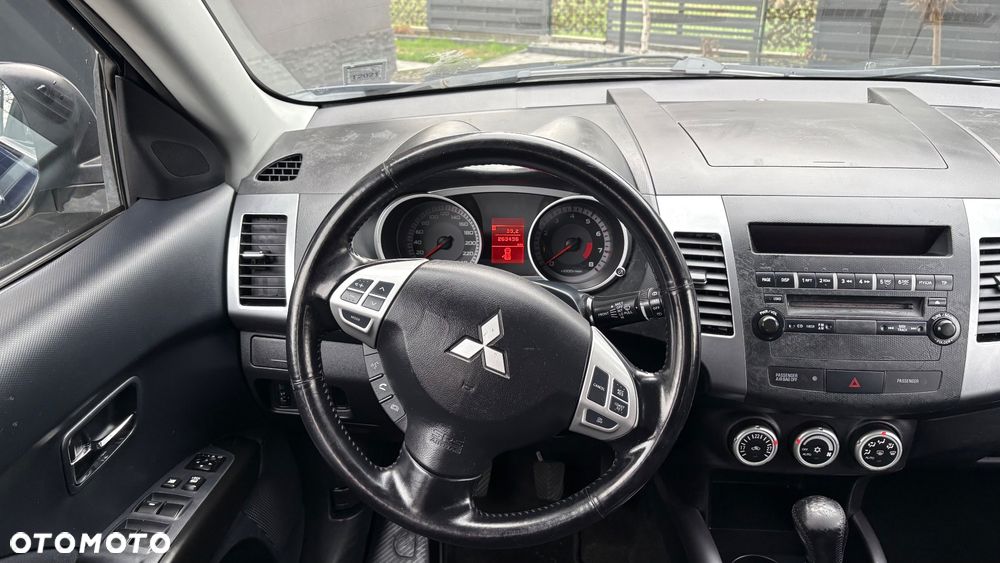 Mitsubishi Outlander 2.4 Intense - 19