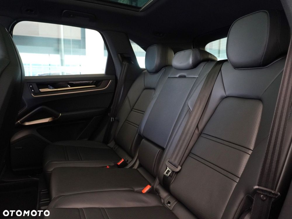 Porsche Cayenne E-Hybrid PHEV Black Edition - 35