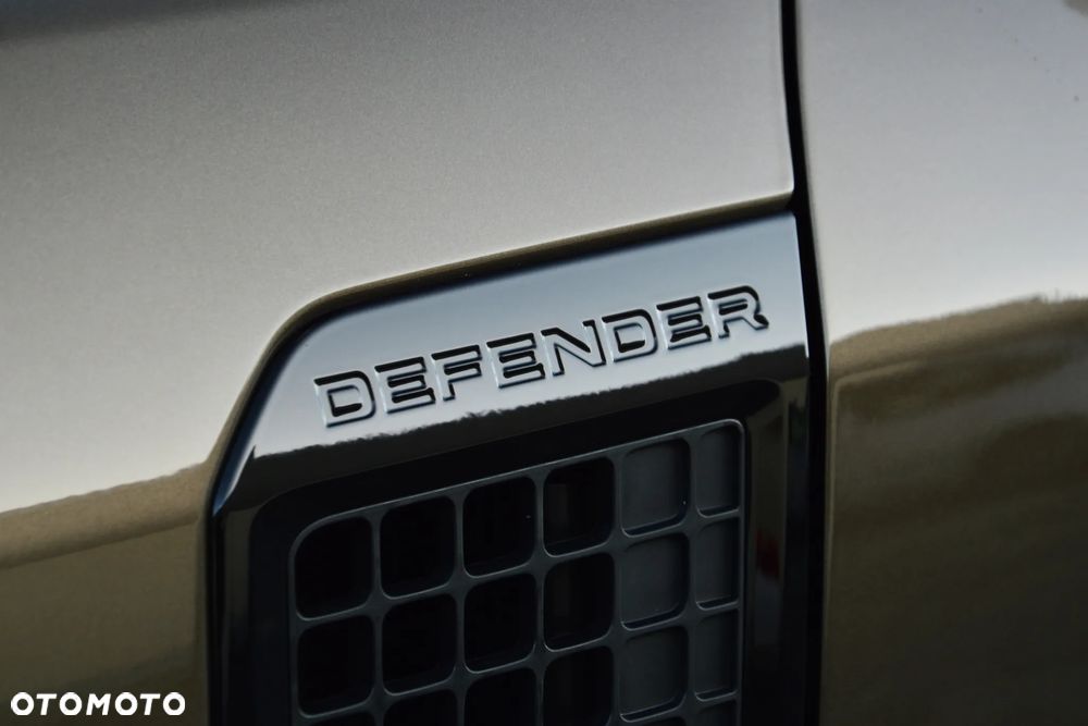 Land Rover Defender - 7