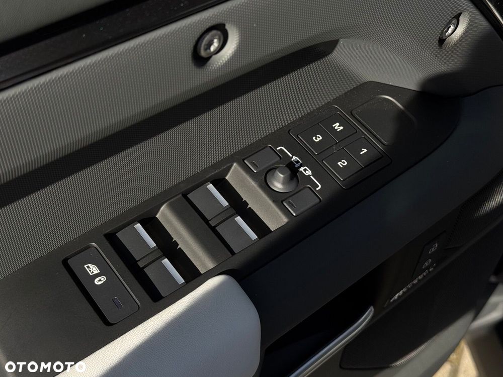 Land Rover Defender - 8