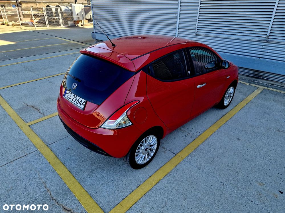 Lancia Ypsilon 1.2 8V Black&Red S&S - 12