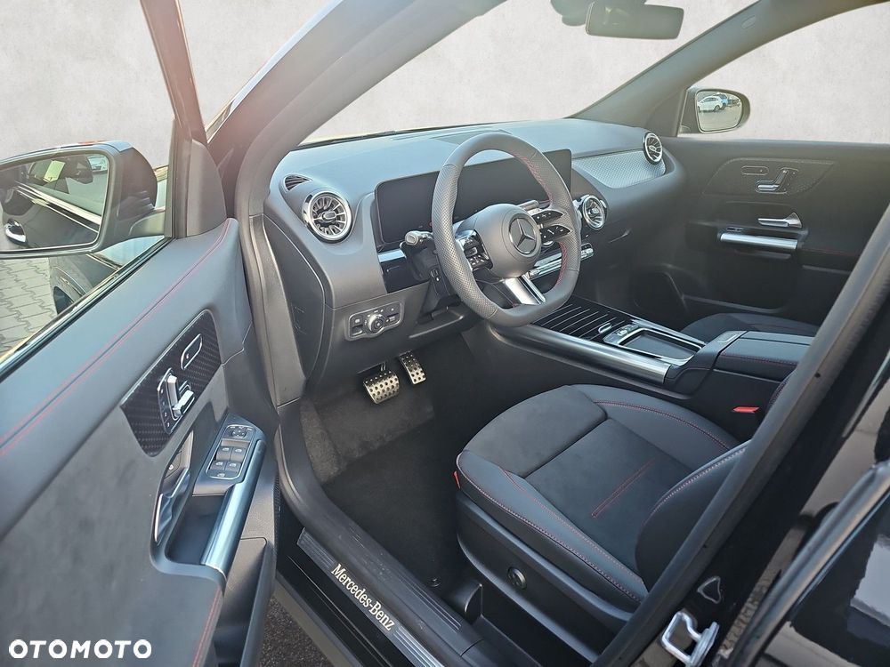 Mercedes-Benz GLA - 10