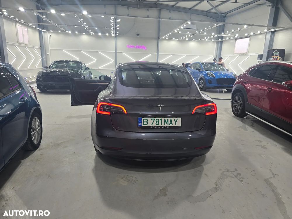 Tesla Model 3 - 8