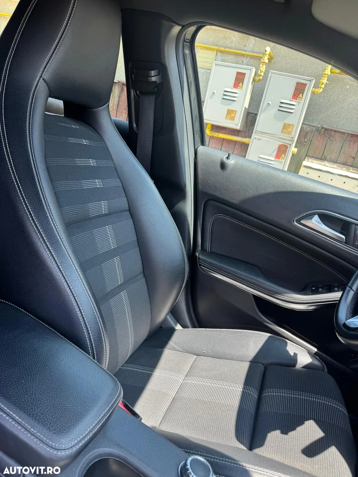 Mercedes-Benz GLA 180 7G-DCT - 9