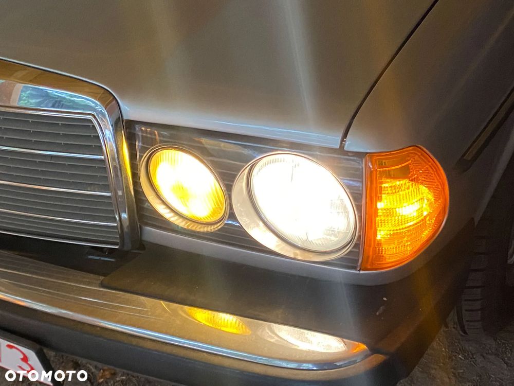 Mercedes-Benz W123 - 12