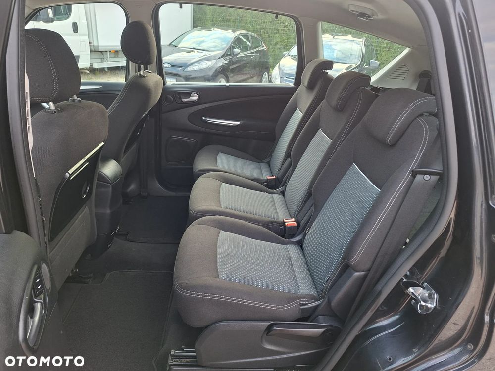 Ford S-Max - 17