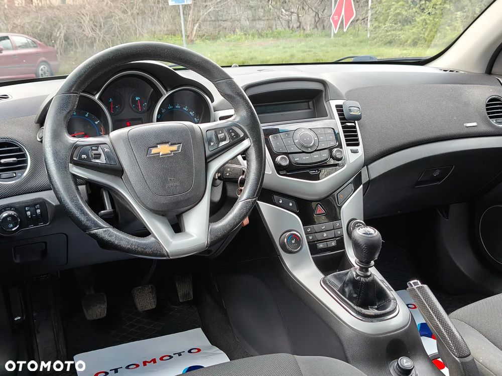 Chevrolet Cruze 1.6 - 5