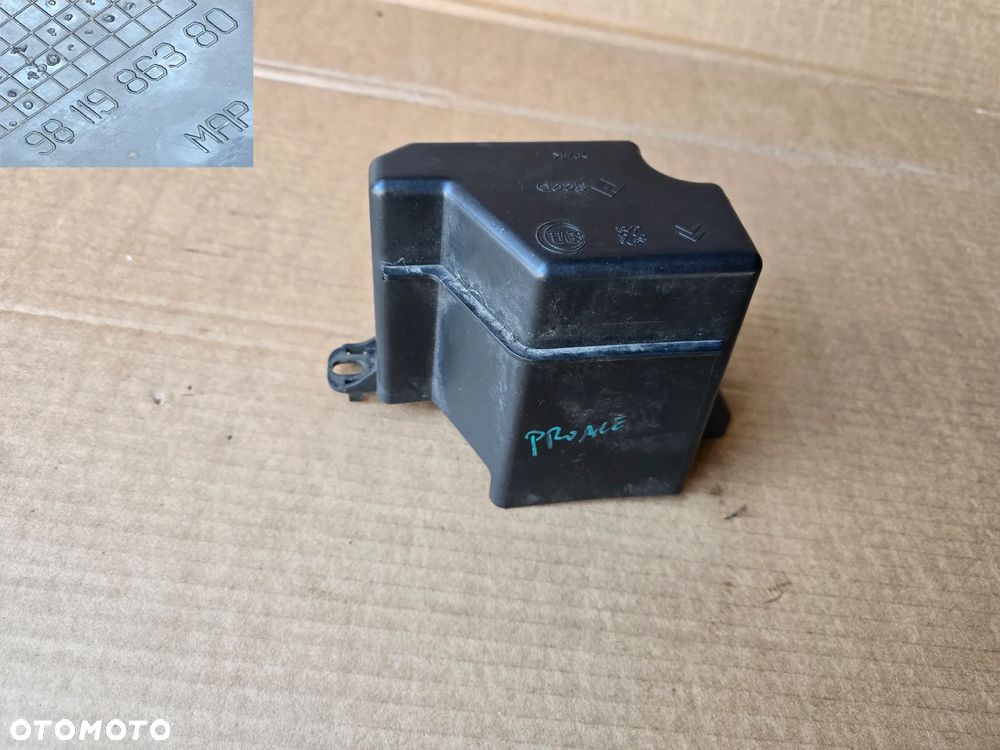 Toyota Proace Jumpy Spacetourer osłona pokrywa pokrywka kostek elektrycznych przy pompie wspomagania kierownicy - 1