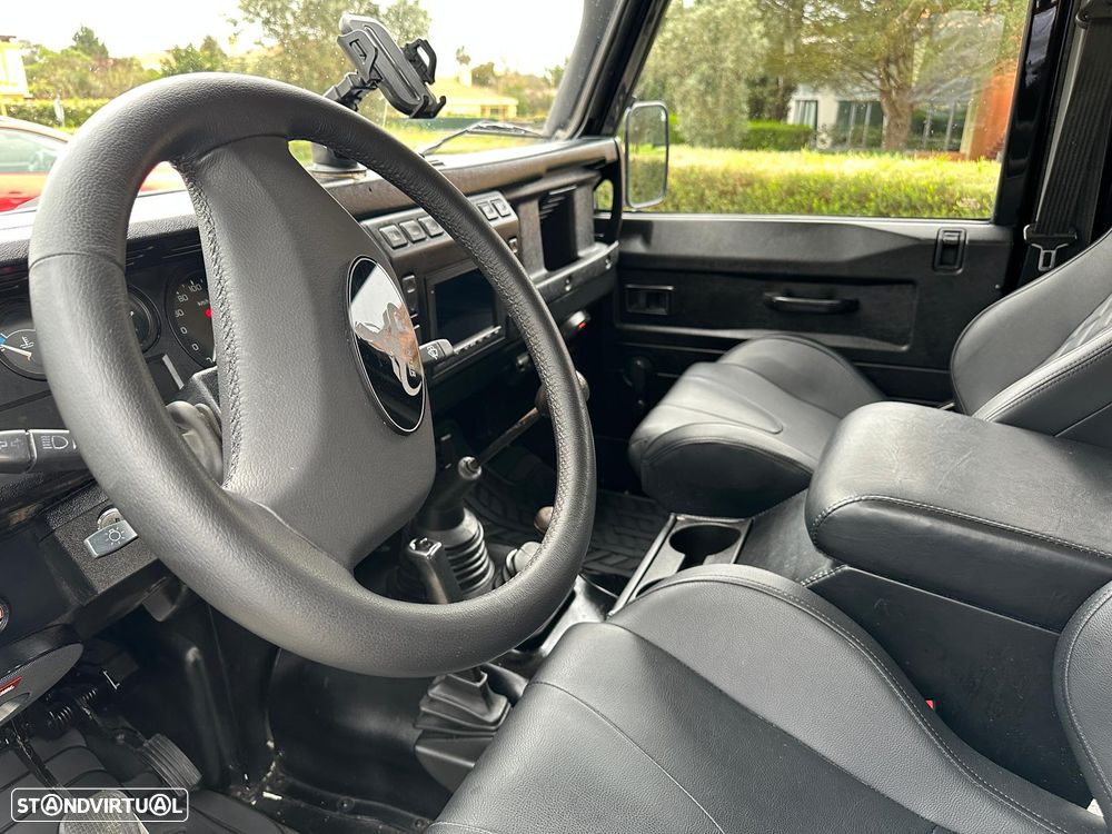 Land Rover Defender - 23