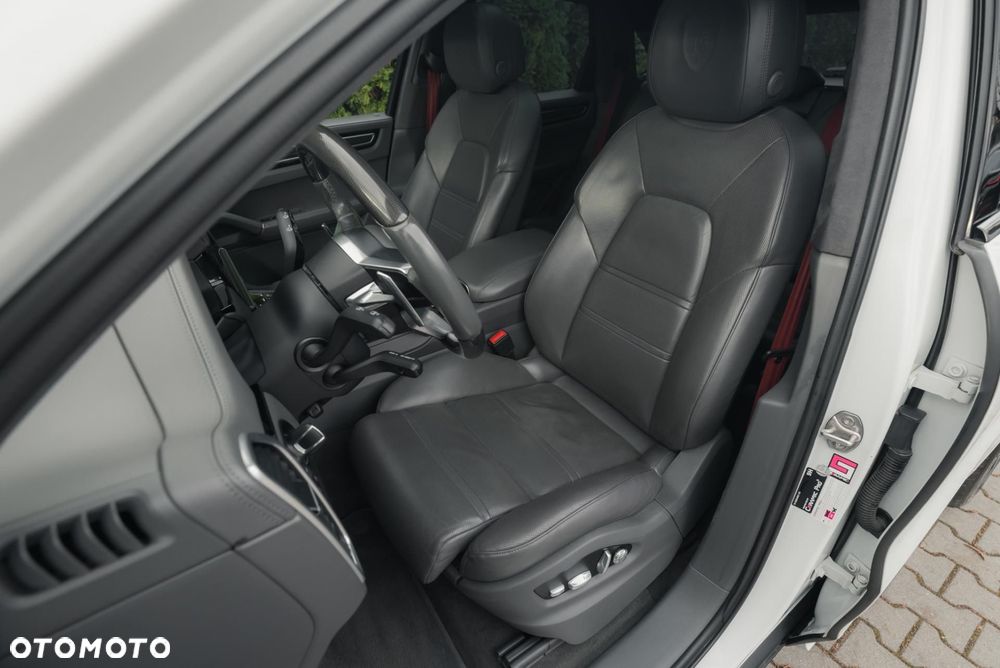 Porsche Cayenne Standard - 12