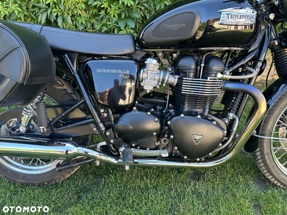 Triumph Bonneville - 13