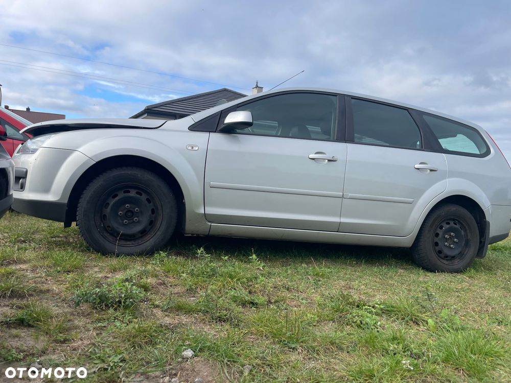 Ford Focus 1.6 Ghia - 8