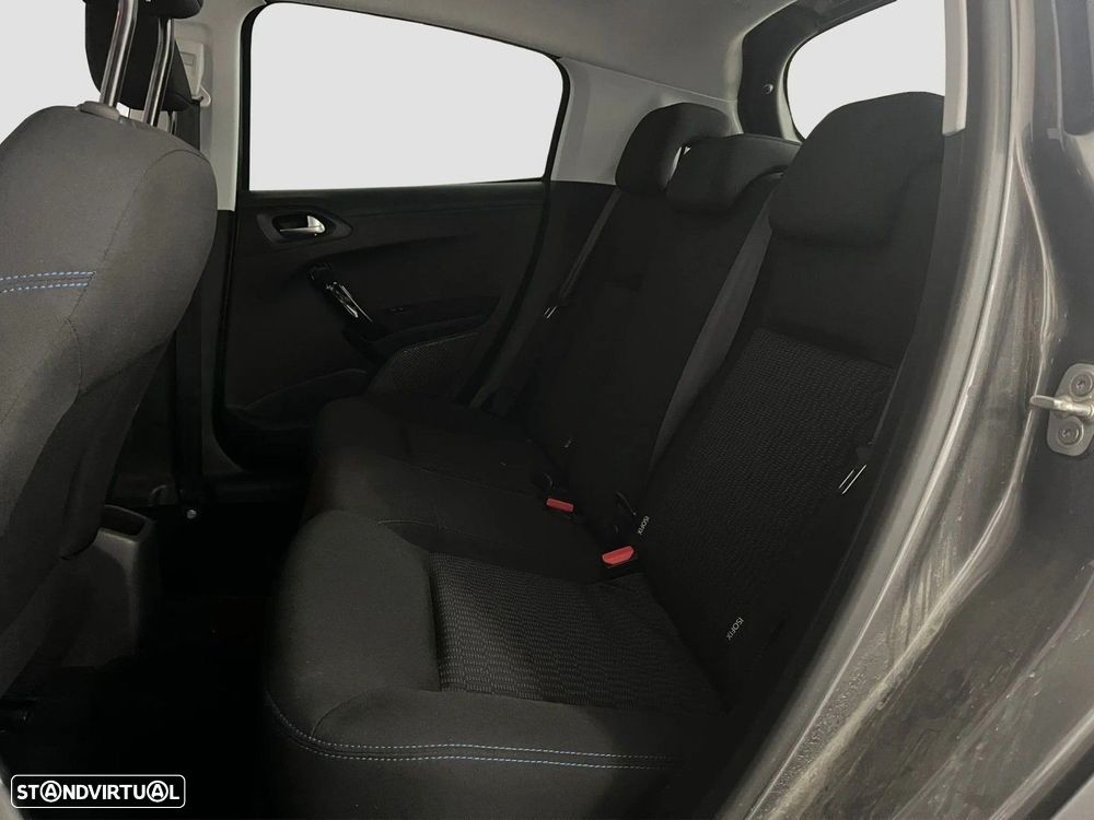 Peugeot 208 - 7