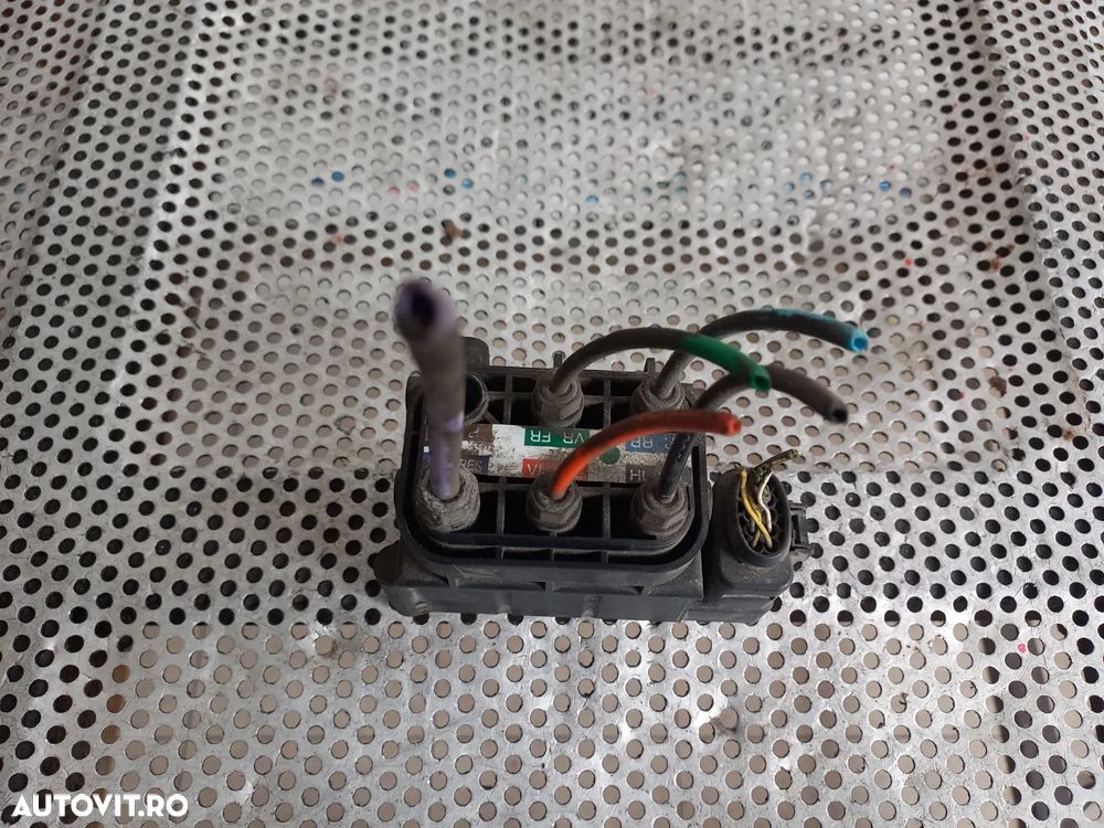 Bloc Valve Suspensie Pneumatica Audi A8 4H D4 A6 C7 A7 Original 94.000 Km An 2010-2011-2012-2013-2014-2015-2016-2017 Cod 4H0616013 Dezmembrez Audi A8 4H D4 3.0 Tdi Quattro Motor CDT Cutie MXU Volan Stanga - Dezmembrari Arad - 3