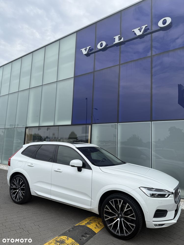 Volvo XC 60 T5 AWD Momentum Pro - 4