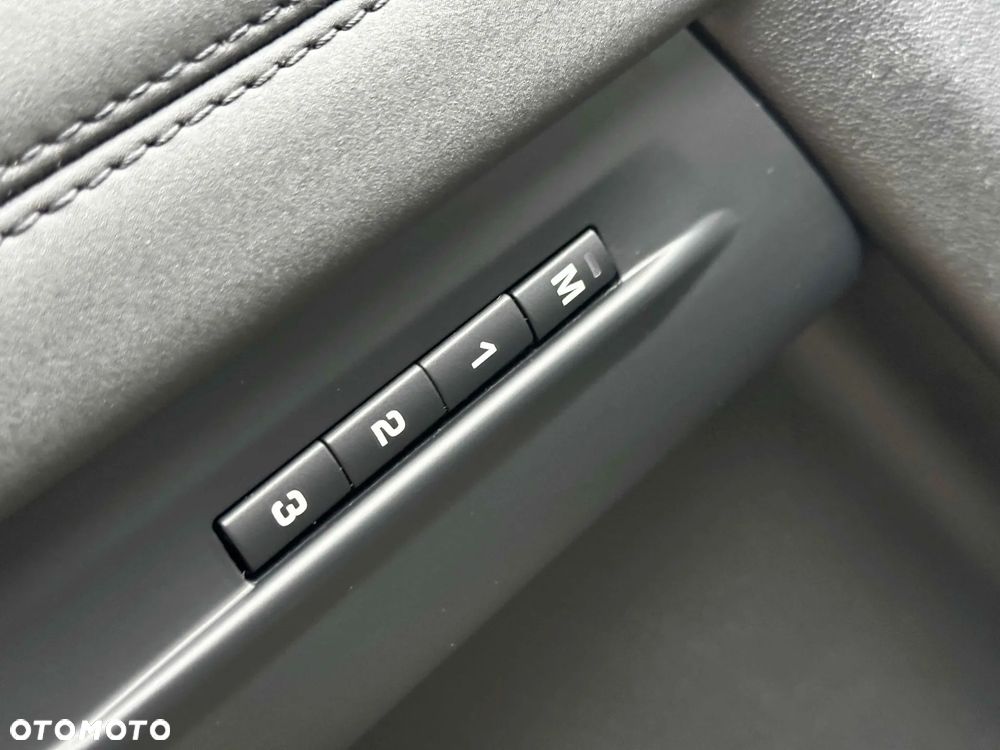 Land Rover Range Rover Evoque P250 R-Dynamic - 28