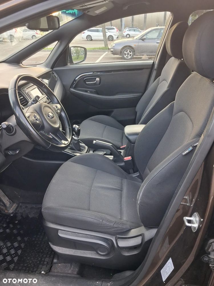 Kia Carens 1.6 GDI L - 7