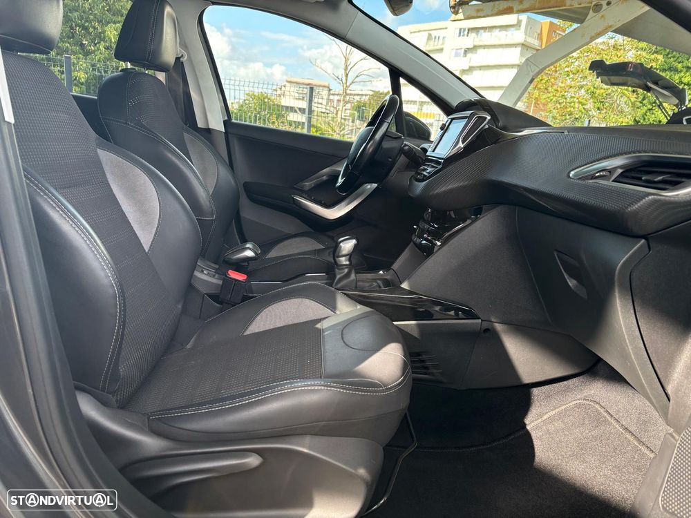 Peugeot 2008 PureTech 82 Allure - 8