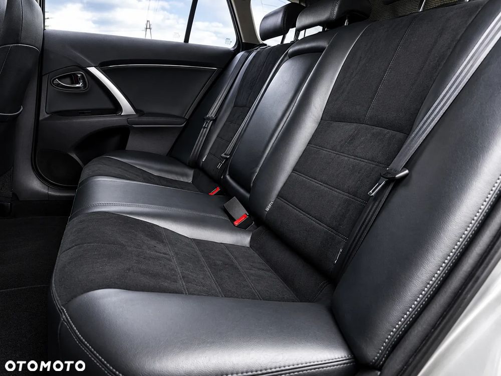 Toyota Avensis 2.0 Premium EU5 - 21