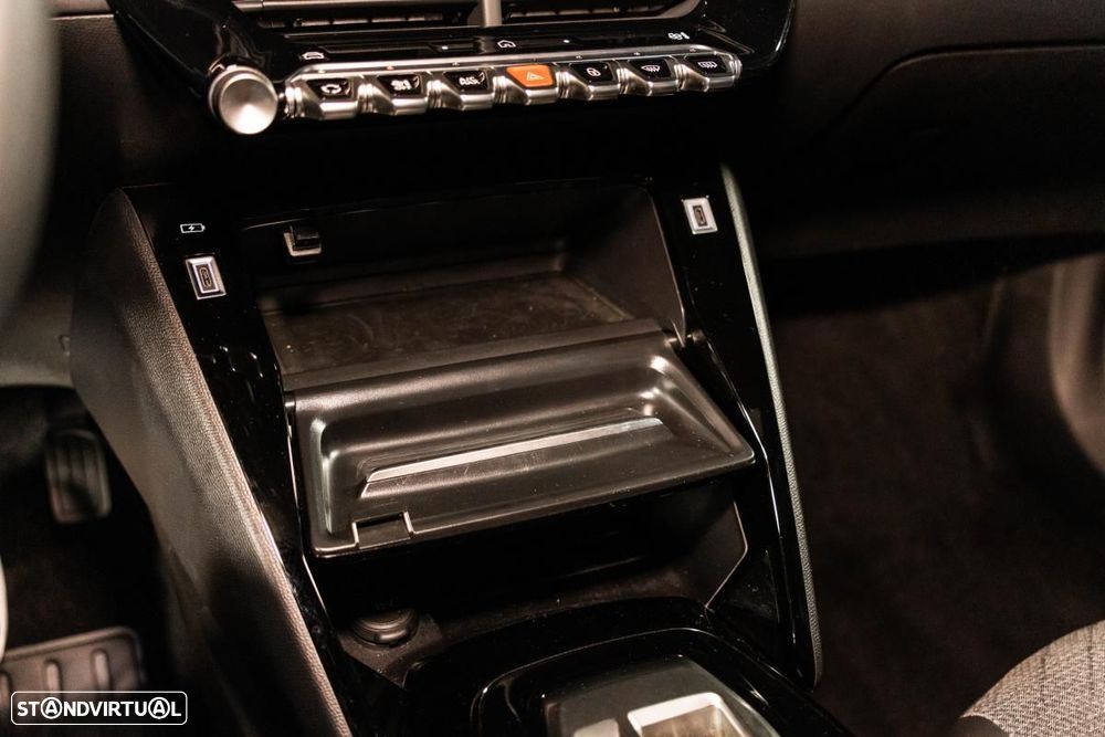 Peugeot e-2008 54 kWh Allure - 33